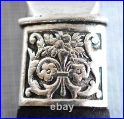 12 couteaux à fruits de style Louis XVI argent massif poinçon Minerve 12 couteaux à fruits de style Louis XVI argent massif poinçon Minerve