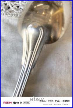 1 GRANDE CUILLERE ARGENT MASSIF Poinçon tête de profil à droite Poids 94 Gr