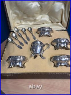 Ancien Coffret 4 Salerons Et Un Moutardier En Argent Massif Poinçon Minerve Ancien Coffret 4 Salerons Et Un Moutardier En Argent Massif Poinçon Minerve