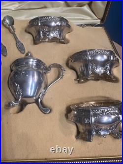 Ancien Coffret 4 Salerons Et Un Moutardier En Argent Massif Poinçon Minerve Ancien Coffret 4 Salerons Et Un Moutardier En Argent Massif Poinçon Minerve