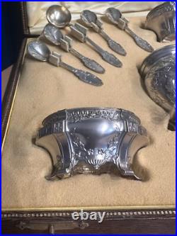 Ancien Coffret 4 Salerons Et Un Moutardier En Argent Massif Poinçon Minerve Ancien Coffret 4 Salerons Et Un Moutardier En Argent Massif Poinçon Minerve