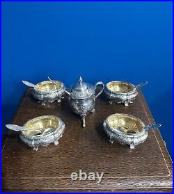 Ancien Coffret 4 Salerons Et Un Moutardier En Argent Massif Poinçon Minerve Ancien Coffret 4 Salerons Et Un Moutardier En Argent Massif Poinçon Minerve
