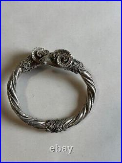 Ancien bracelet jonc en argent massif poinçon 925, têtes de béliers, poids 42.63