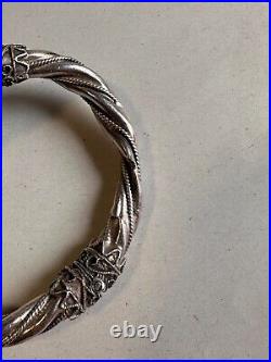 Ancien bracelet jonc en argent massif poinçon 925, têtes de béliers, poids 42.63