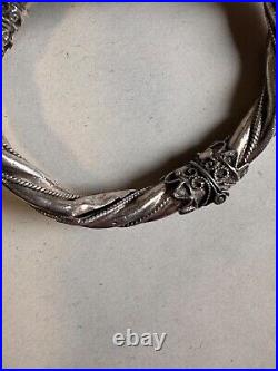 Ancien bracelet jonc en argent massif poinçon 925, têtes de béliers, poids 42.63