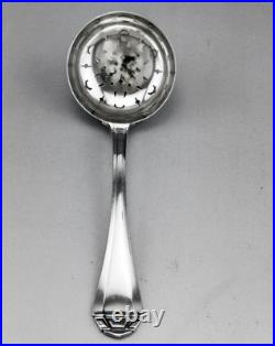 Ancienne Cuillère Saupoudreuse ou passe thé en argent massif poinçon 1er titre