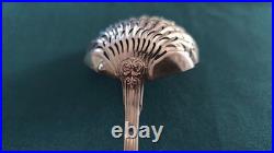 Ancienne Pelle à Saupoudrer en Argent Massif Poinçon Minerve Style Louis XV
