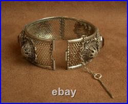 Bel Important Bracelet Manchette Berbere Ancien En Argent Massif Poincon Crabe