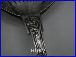 Belle Saupoudreuse En Argent Massif Poincon Minerve Couronne Comtale