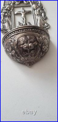 Bénitier en Argent Massif Poinçon Christ entouré d'Ange 11,5 cm