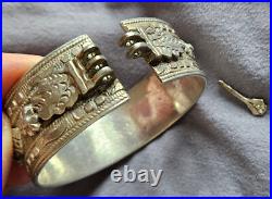 Bracelet manchette XIXème en argent massif Poinçon Minerve & orfèvre 90,3 Gr