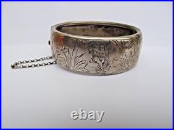 Bracelet manchette en argent massif poinçon au crabe décor Ciselé scène galante