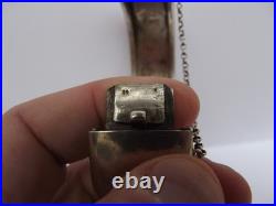 Bracelet manchette en argent massif poinçon au crabe décor Ciselé scène galante