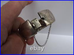 Bracelet manchette en argent massif poinçon au crabe décor Ciselé scène galante