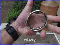 Bracelet manchette en argent massif poinçon au crabe décor Ciselé scène galante