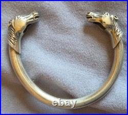 Bracelet vintage jonc ouvert à têtes de chevaux en argent massif Poinçons
