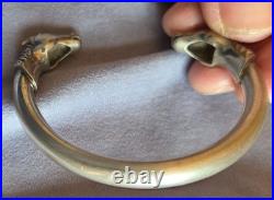 Bracelet vintage jonc ouvert à têtes de chevaux en argent massif Poinçons