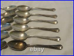 Coffret 12 Cuilleres A Moka En Argent Massif Travail Etranger Poincon 0.800 Coffret 12 Cuilleres A Moka En Argent Massif Travail Etranger Poincon 0.800