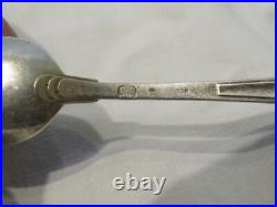 Coffret 12 Cuilleres A Moka En Argent Massif Travail Etranger Poincon 0.800 Coffret 12 Cuilleres A Moka En Argent Massif Travail Etranger Poincon 0.800