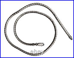 Collier, chaine moderne en argent massif poinçonnée 925 et poinçon orfèvre N°1 Collier, chaine moderne en argent massif poinçonnée 925 et poinçon orfèvre N°1