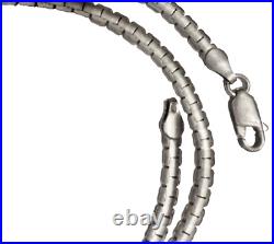 Collier, chaine moderne en argent massif poinçonnée 925 et poinçon orfèvre N°1 Collier, chaine moderne en argent massif poinçonnée 925 et poinçon orfèvre N°1