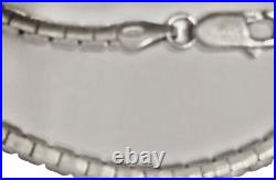 Collier, chaine moderne en argent massif poinçonnée 925 et poinçon orfèvre N°1 Collier, chaine moderne en argent massif poinçonnée 925 et poinçon orfèvre N°1
