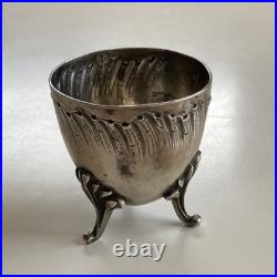 Coquetier tripode en ARGENT Massif poinçonné MINERVE oeuf poule table service Coquetier tripode en ARGENT Massif poinçonné MINERVE oeuf poule table service