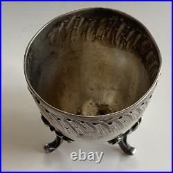 Coquetier tripode en ARGENT Massif poinçonné MINERVE oeuf poule table service Coquetier tripode en ARGENT Massif poinçonné MINERVE oeuf poule table service