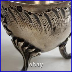 Coquetier tripode en ARGENT Massif poinçonné MINERVE oeuf poule table service Coquetier tripode en ARGENT Massif poinçonné MINERVE oeuf poule table service