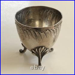 Coquetier tripode en ARGENT Massif poinçonné MINERVE oeuf poule table service Coquetier tripode en ARGENT Massif poinçonné MINERVE oeuf poule table service