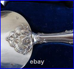 Couverts de service style Louis XVI argent massif poinçon Minerve Couverts de service style Louis XVI argent massif poinçon Minerve