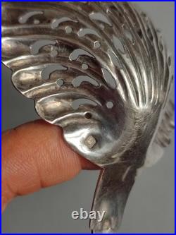 Cuillère Saupoudreuse en Argent ajouré, poinçon minerve 1er titre, Poids 37 g