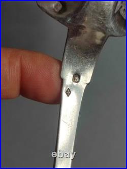 Cuillère Saupoudreuse en Argent ajouré, poinçon minerve 1er titre, Poids 37 g