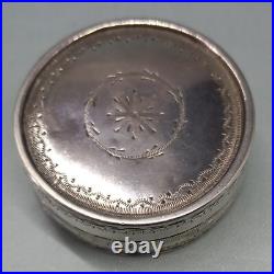 Délicate boite à pilules en argent avec poinçons début 19 ème 1819-1838