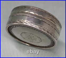 Délicate boite à pilules en argent avec poinçons début 19 ème 1819-1838