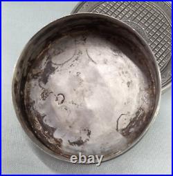 Délicate boite à pilules en argent avec poinçons début 19 ème 1819-1838