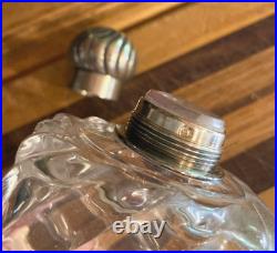 Flacon de parfum en cristal et en argent massif poinçon 1840/1889 victorien Flacon de parfum en cristal et en argent massif poinçon 1840/1889 victorien