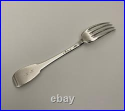 Fourchette en argent XVIIIe poinçon fermiers généraux monogramme NM H5536 Fourchette en argent XVIIIe poinçon fermiers généraux monogramme NM H5536