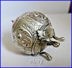 Objet De Vitrine Ancienne Poivriere En Argent Massif Poincons Decor Rinceaux