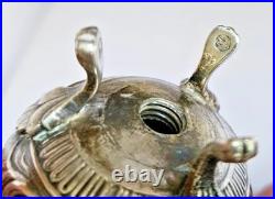 Objet De Vitrine Ancienne Poivriere En Argent Massif Poincons Decor Rinceaux
