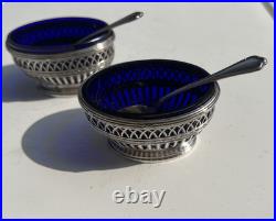 Paire De Salerons + Pelles A Sel En Argent Massif Poincon Minerve Verre Bleu
