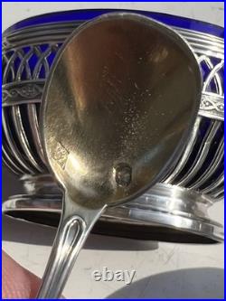 Paire De Salerons + Pelles A Sel En Argent Massif Poincon Minerve Verre Bleu
