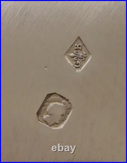 Paire d'assiettes de présentation Louis XVI argent massif poinçon Minerve