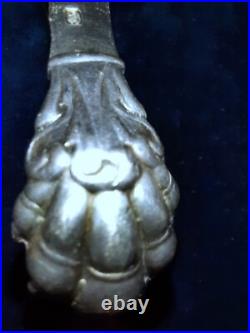 Pince a sucre griffes de lion en argent massif chiffrée AR, poinçon Minerve