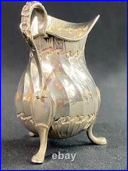 Pot à lait en argent massif signé Béguin poinçon Minerve style Rocaille Louis XV