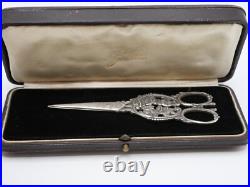 Rare Paire De Ciseaux A Raisins En Argent Massif Poincon Minerve Decor Angelots