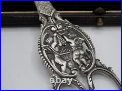 Rare Paire De Ciseaux A Raisins En Argent Massif Poincon Minerve Decor Angelots
