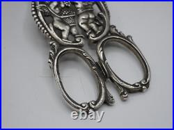 Rare Paire De Ciseaux A Raisins En Argent Massif Poincon Minerve Decor Angelots