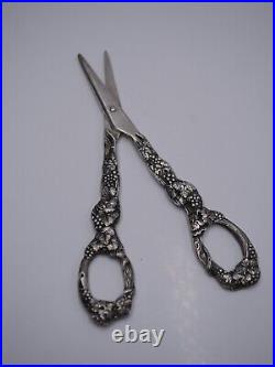 Rare Paire De Ciseaux A Raisins En Argent Massif Poincon Minerve Decor Vignes