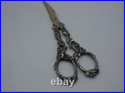 Rare Paire De Ciseaux A Raisins En Argent Massif Poincon Sanglier Decor Vignes
